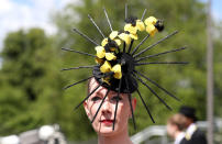 Racegoer Holly Jeffreys chose a summer-ready floral headpiece for the prestigious event. <em>[Photo: Getty]</em>