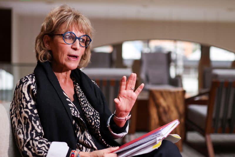 La secretaria general de Aministía Internacional, Agnes Callamard, habla durante una entrevista con Reuters en Bogotá