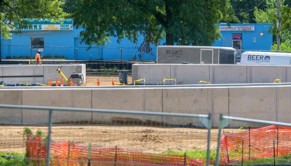 Questions regarding safety have arisen around the construction of a large splash pad at Griswold and Grinnell in South Peoria right across the street from a liquor store.