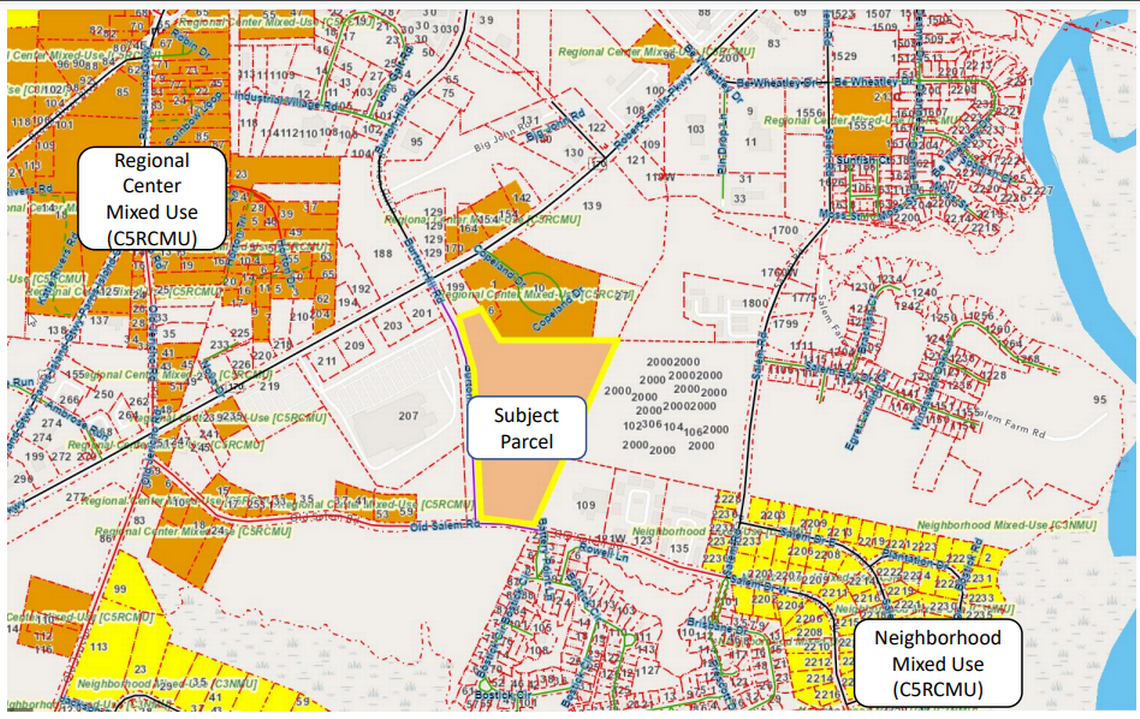 This map shows the location of Pointe Grande Beaufort Apartments at 135 Burton Hill Road.