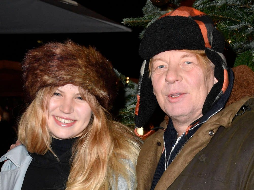 Schauspieler Ben Becker und seine Tochter Lilith bei der Premiere des Roncalli-Weihnachtszirkus in Berlin. (Bild: imago/Future Image)