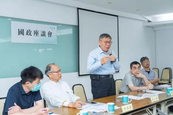 台灣民眾黨主席柯文哲宣布成立「中央政策會」。（圖／故鄉智庫協會提供）