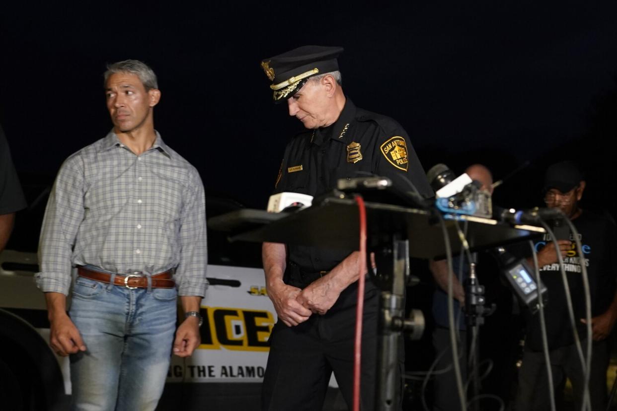 San Antonio Mayor Ron Nirenberg and Police Chief William McManus