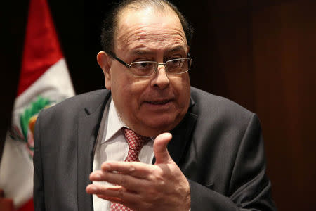 El presidente del Banco Central de Perú, Julio Velarde, en una rueda de prensa en Lima, ago 21, 2017. REUTERS/Mariana Bazo