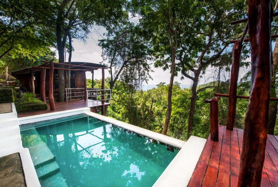 <p>There’s a stunning plunge pool. (Airbnb) </p>