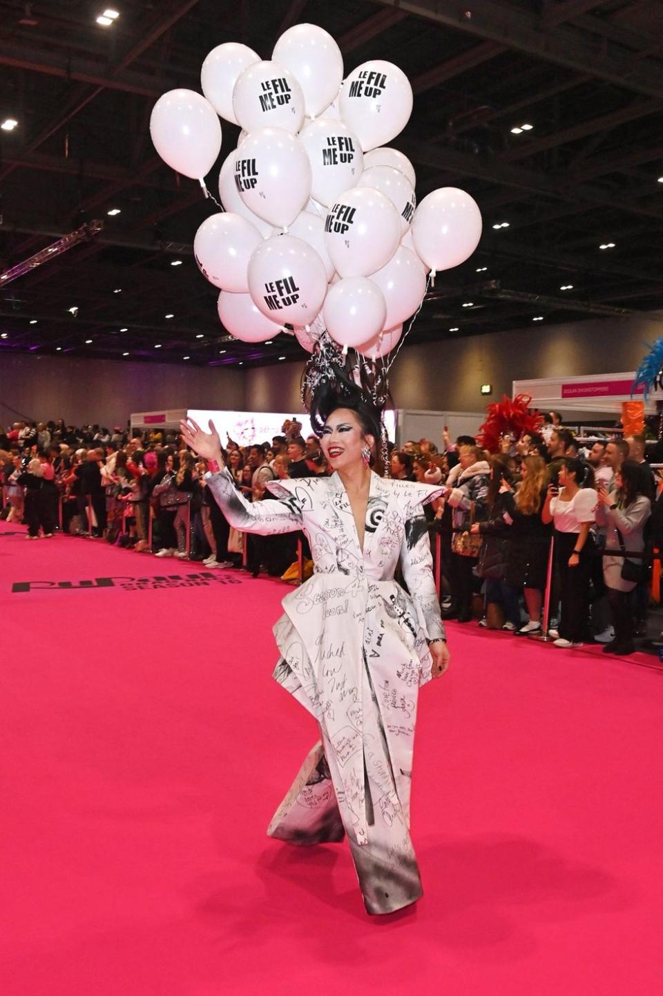 Photo Gallery Dragcon UK 2024 Queens Walk