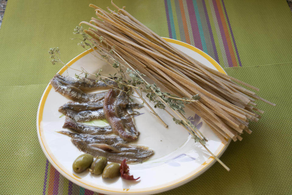 Stroncatura werden mit Sardellen, Peperoncino und Oliven serviert. (Bild: Getty Images)