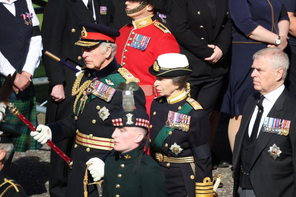 El príncipe Andrew no llevaba uniforme militar durante la procesión (REUTERS)