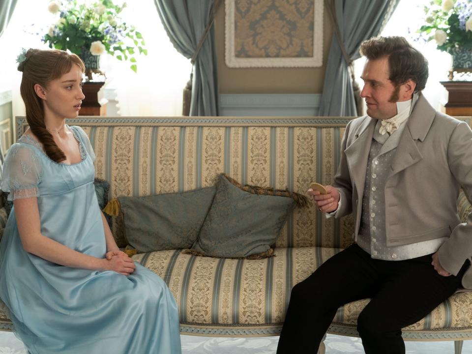 Daphne (Phoebe Dynevor) and Lord Nigel Berbrooke (Jamie Beamish).