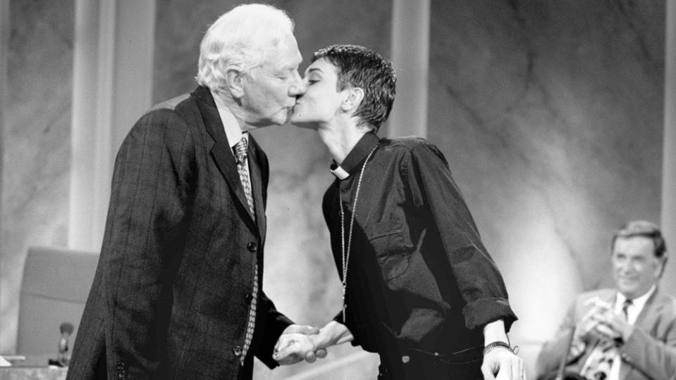 Gay Byrne kisses Sinéad O’Connor on the final episode of Ireland’s “The Late Late Show” in 1999.