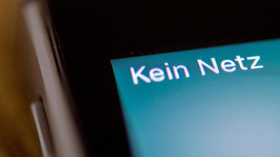 Kein Netz - und jetzt? Im Störungsfall ist man gut beraten, eine Prepaidkarte zur Hand zu haben, die in einem anderen Mobilfunknetz funkt.