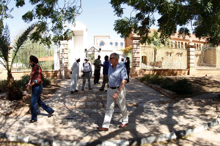 Robert Gordon (C), a relative of General Charles Gordon, walks around upon his arrival at Khartoum's Republican Palace, on February 7, 2014, where his ancestor Charles, was killed 129 years earlier by the forces of an Islamic reformer