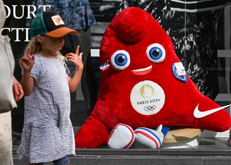 La mascota de París 2024 es un gorro frigio rojo, elemento muy ligado a la historia del país anfitrión y es el símbolo de la libertad