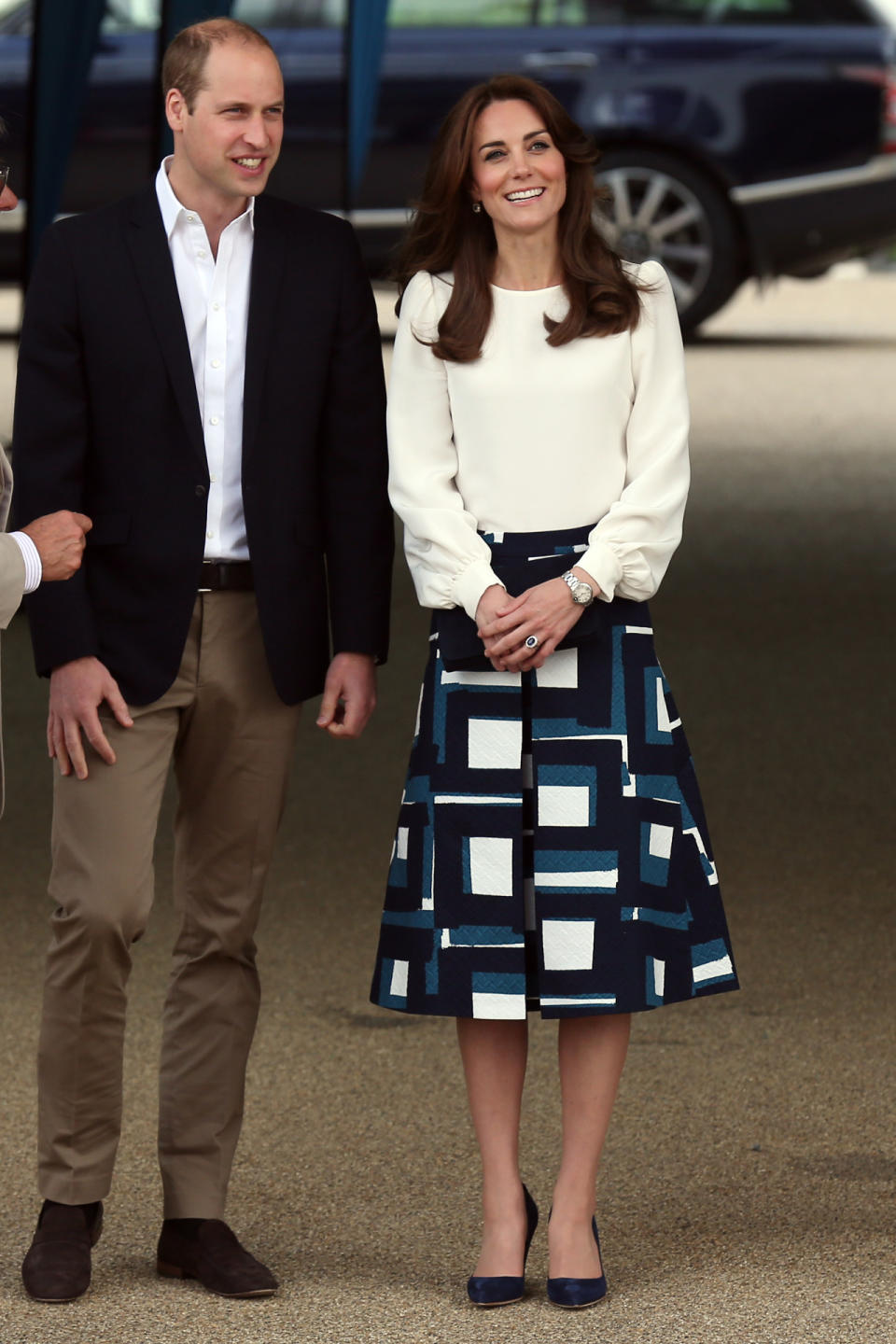 The Duchess of Cambridge in a Banana Republic skirt and Rupert Sanderson heels. 