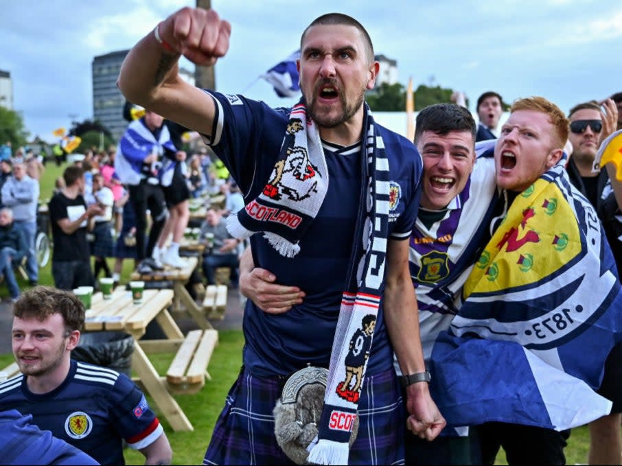 Fans in Glasgow react during England vs Scotland (Getty Images)