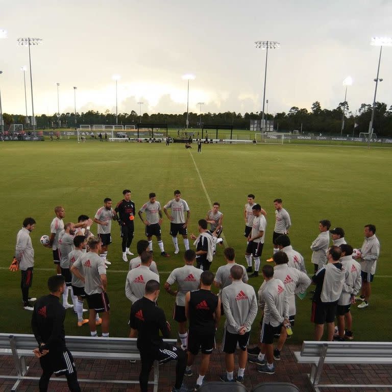 Marcelo Gallardo habla, los jugadores escuchan; River se prepara para afrontar la etapa más decisiva de la Copa Libertadores