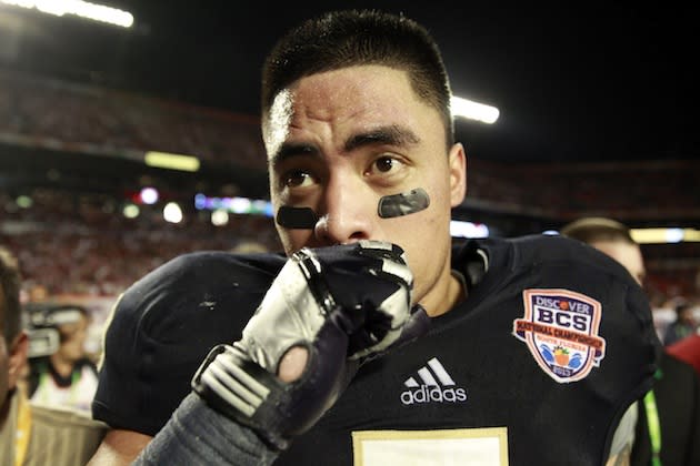 Notre Dame stands by Manti Te'o, says he was 'perfect mark' for a hoax