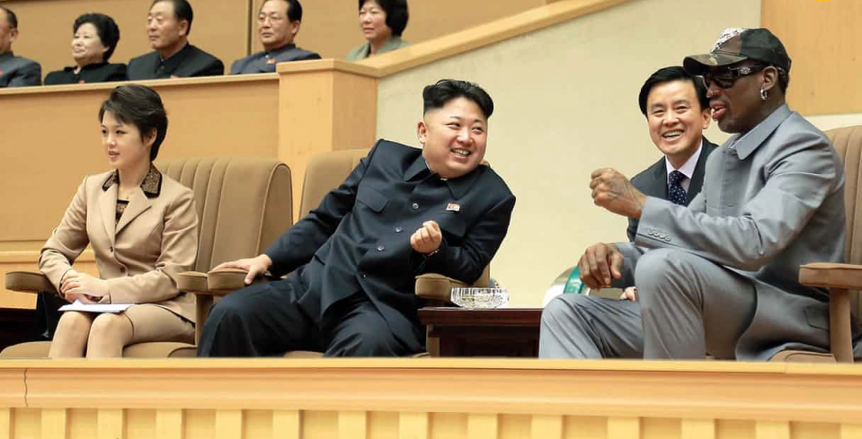 El líder norcoreano, Kim-Jong-un, y Dennis Rodman en uno de sus encuentros. Foto: Getty Images.