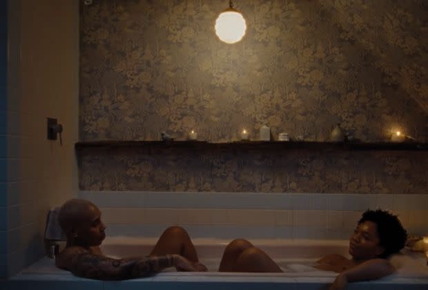 Master of None, bathtub