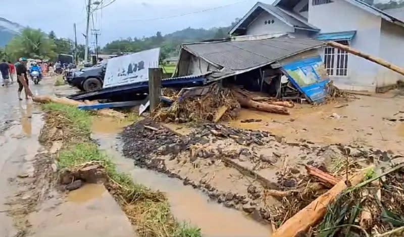 ▲印尼西蘇門答臘省近日暴雨成災。（圖／美聯社／達志影像）
