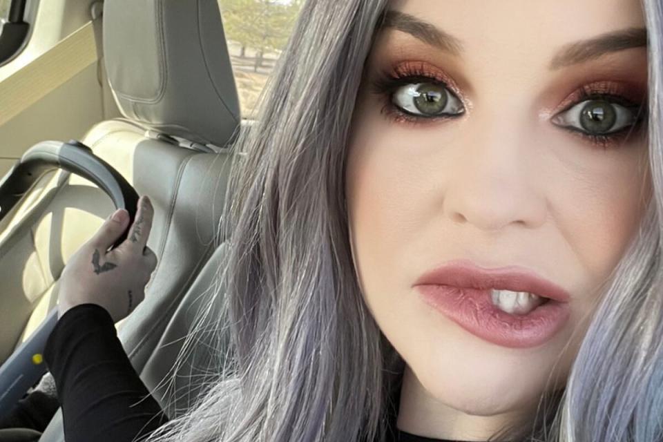 Kelly Osbourne Brings Baby To Work After Having Hardest Time Leaving   C499e59b146f2135946ffbcf896fe4ba