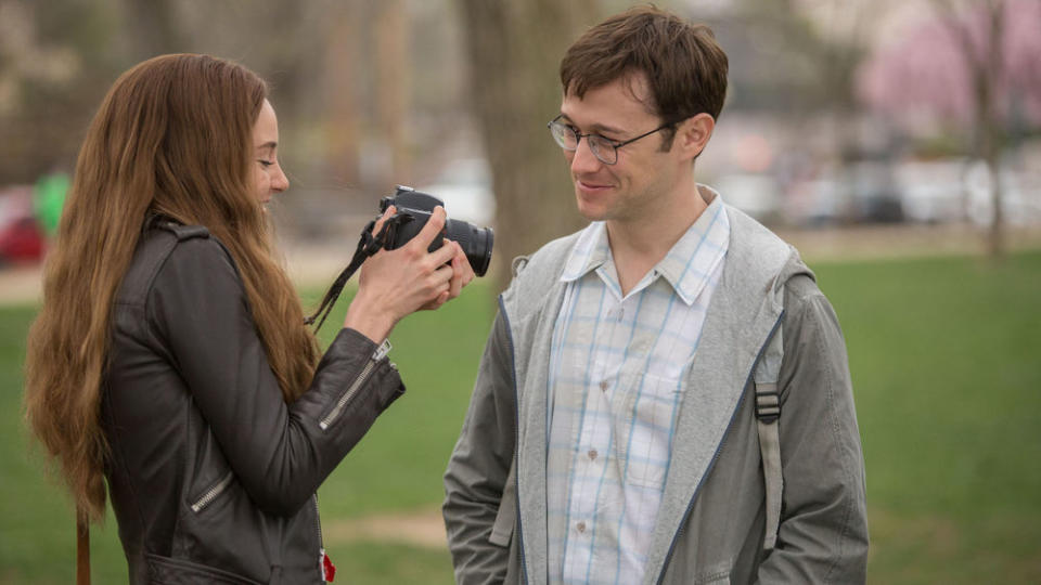 Lindsay Mills (Shailene Woodley) und Edward Snowden (Joseph Gordon-Levitt) bei ihrem ersten Date