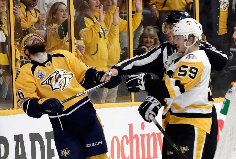 <p>Things got a little ugly in the third period, which Harry Zolnierczyk found hilarious. (Mark Humphrey/AP) </p>