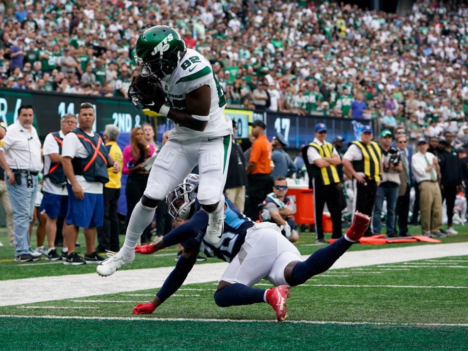 Jamison Crowder scores a touchdown against the Tennessee Titans.