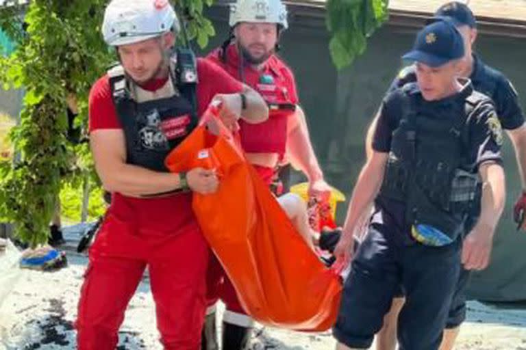 Los cuerpos de rescate buscan ayudar a las personas que están en mayor riesgo debido a las inundaciones