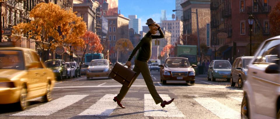 En esta imagen proporcionada por Disney-Pixar el personaje Joe Gardner, con la voz de Jamie Foxx, en una escena de la película animada "Soul" nombrada entre las 10 películas del año por The American Film Institute. (Disney Pixar via AP)