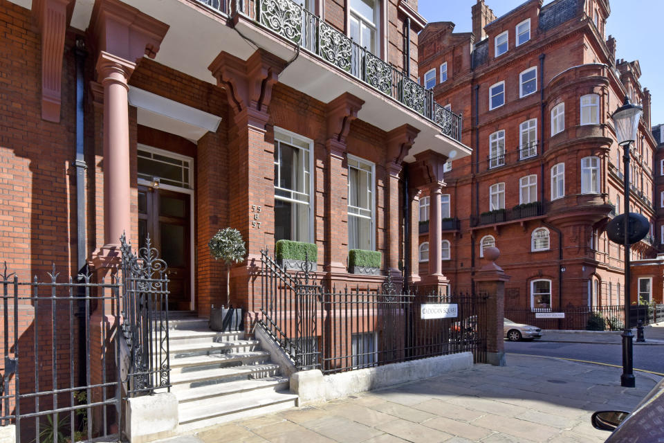 <p>The super wealthy Omani sheikh bought this five-bed apartment for £17 million for his family on the super exclusive Cadogan Square in central London. </p>