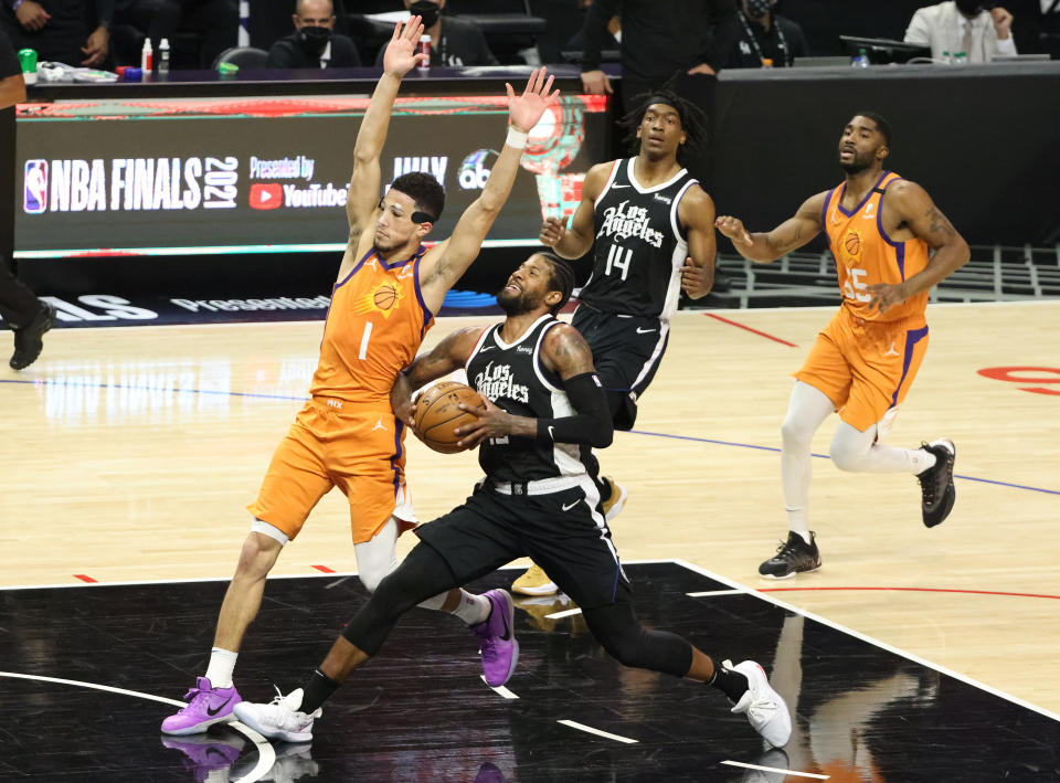 Paul George（持球者）領軍守護主場。（Photo by Harry How/Getty Images）