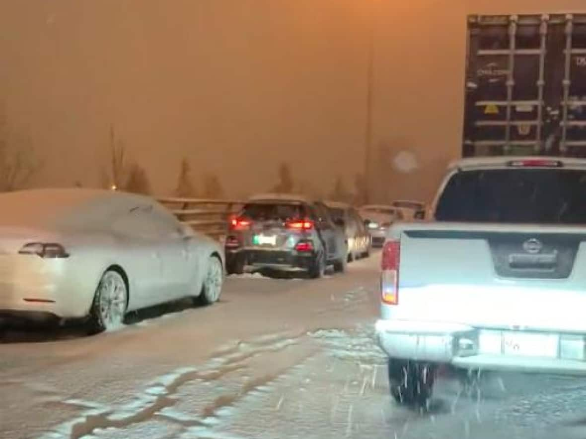 Cars are stuck bumper-to-bumper on the Alex Fraser Bridge between New Westminster and Delta, B.C., on Tuesday after a major snowfall shut down the pass. (Supplied by Jane Tymos - image credit)