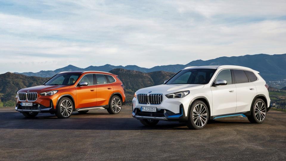 BMW X1與首度登場的純電動力BMW iX1，以年輕動感的外型結合強大的空間實用機能獲得眾多年輕族群消費者青睞，超越對手的科技實力更讓全新世代X1/iX1銷售成績一枝獨秀，同時也屢獲國際媒體大獎肯定。(圖片提供：汎德)