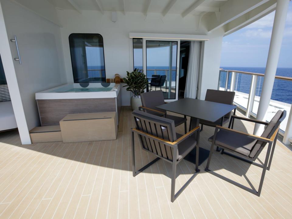 balcony with hot tub and dining set of Silver Ray's Otium Suite