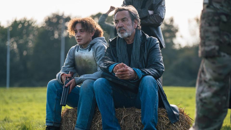 Ava Hinds Jones as Billy and Robert Lindsay as Morgan in Generation Z 