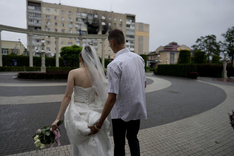 Yevhen Levchenko y Nadiia Prytula al terminar la boda