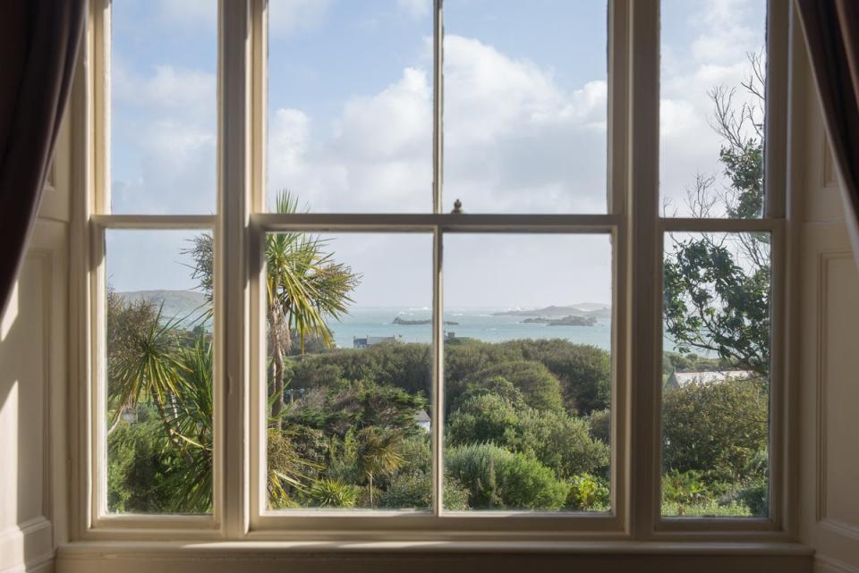  (Dolphin House Tresco)