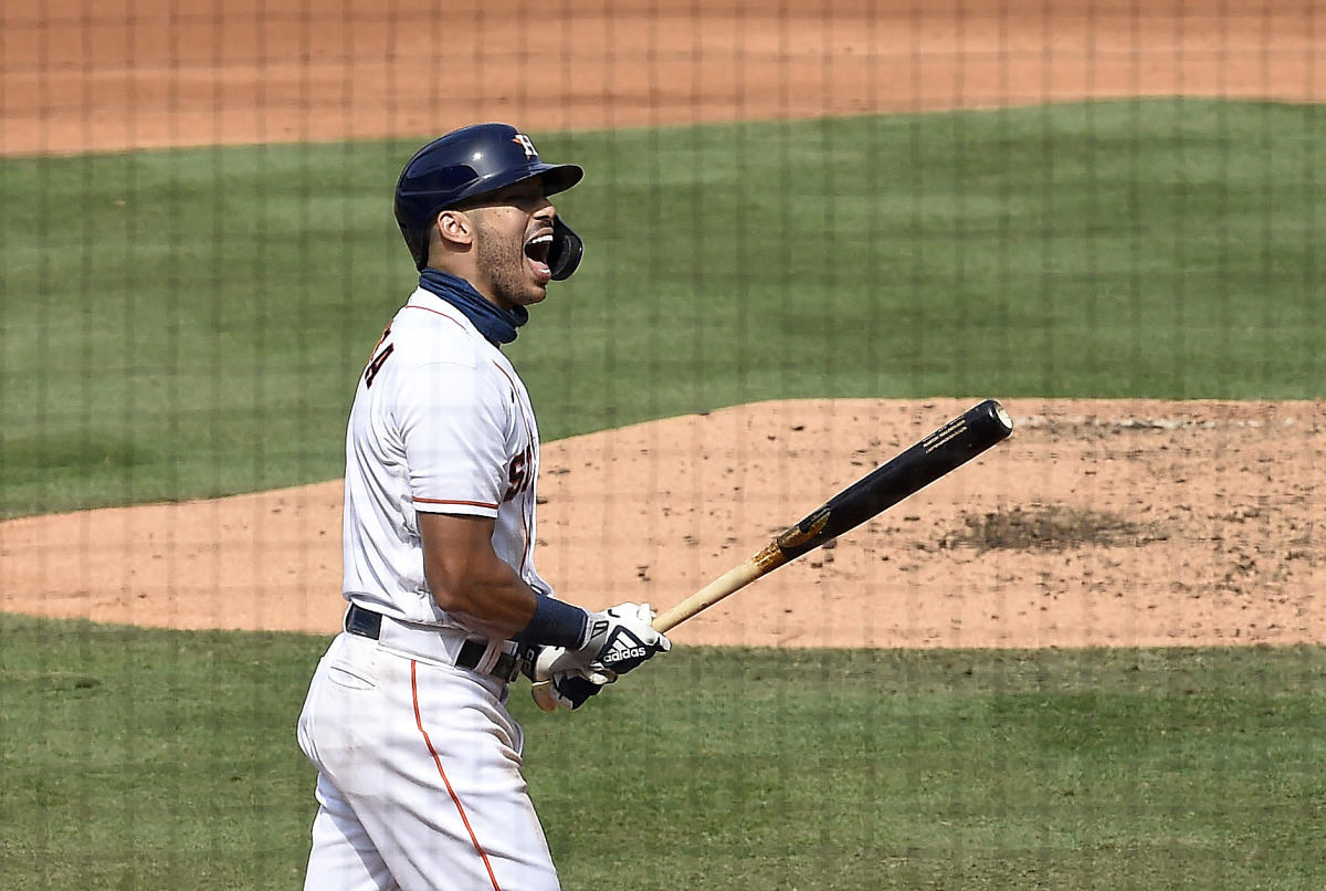 Photo: Altuve smile in MLB ALDS Game Rays at Astros in Houston