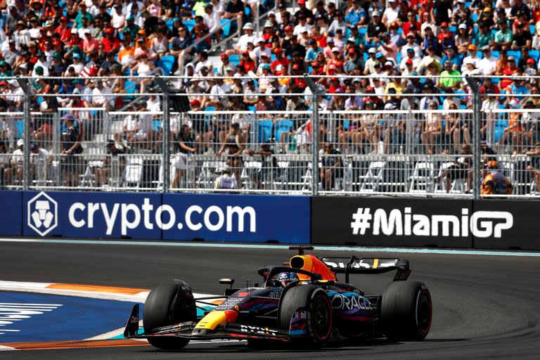 Max Verstappen gira en el Gran Premio de Fórmula 1 de Miami, donde este sábado tendrá dos desafíos: la carrera sprint y la prueba de clasificación para la competencia principal, del domingo.