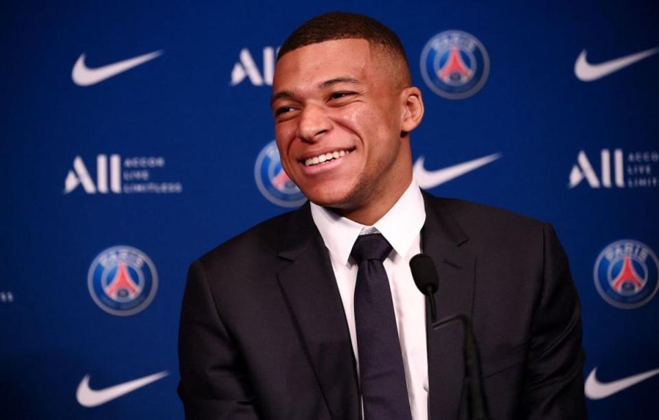 Mbappe decided to remain at PSG  (AFP via Getty Images)