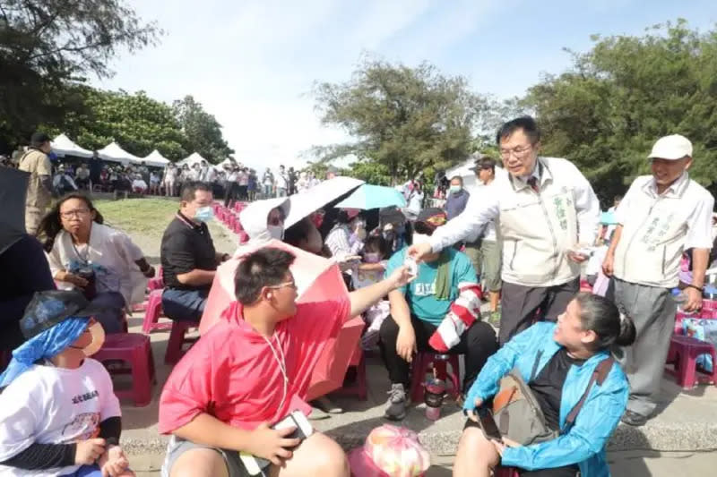 ▲台南市長黃偉哲特向參加活動的民眾致意。（圖／台南市府提供）