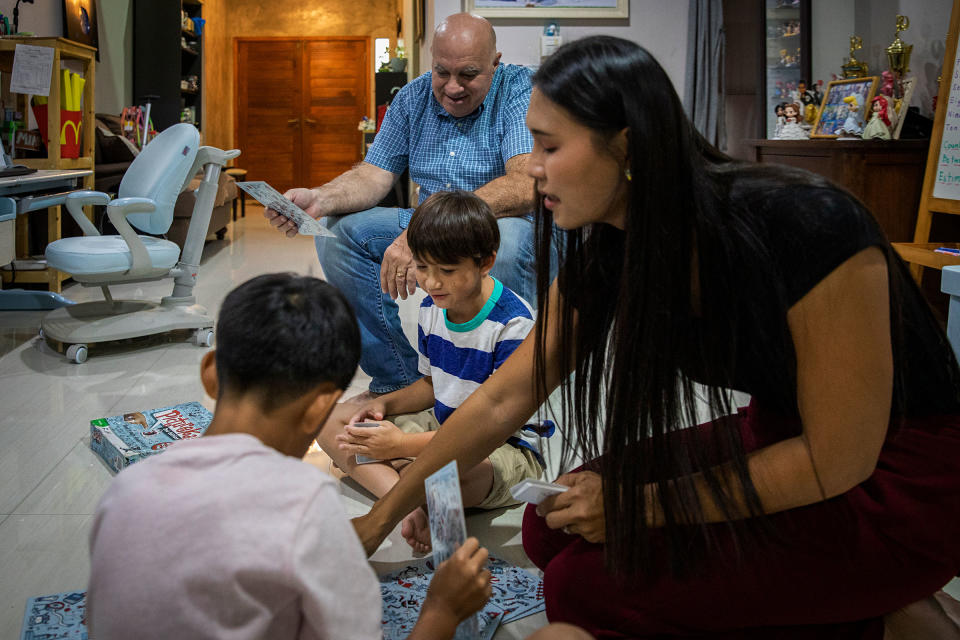 Gina and Lee play a board game called 'Pictureka!' with their children.<span class="copyright">Lauren DeCicca for TIME</span>