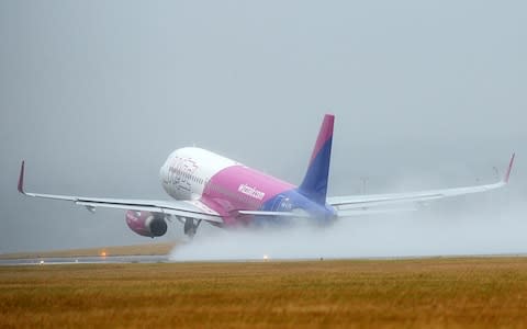 A flight struggles to take off at Luton Airport  - Credit: Tony Margiocchi / Barcroft Images