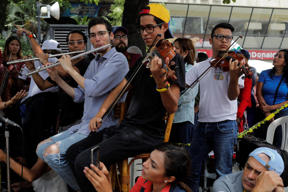 <p>Young musicians play music during a gathering against Venezuela’s President Nicolas Maduro’s government in Caracas, Venezuela June 4, 2017. (Photo: Marco Bello/Reuters) </p>