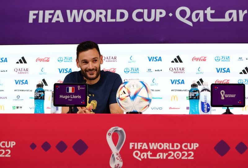 Foto del viernes del arquero de Francia, Hugo Lloris, en rueda de prensa