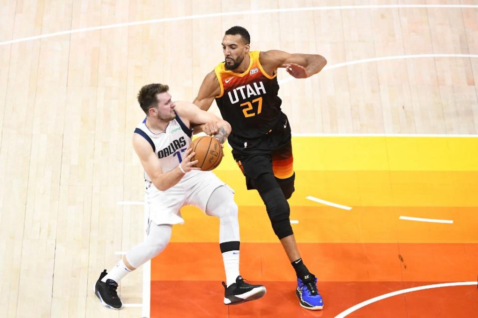 交易掉Rudy Gobert(右)後爵士人人皆可賣。法新社