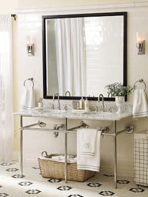 A Hotel-Inspired Bathroom