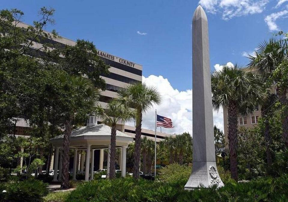 Manatee’s Confederate monument before it was dismantled.