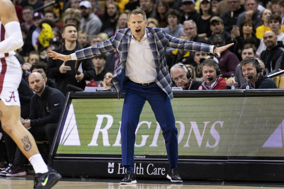 Alabama coach Nate Oats shouts instructions during the first half of the team's NCAA college basketball game against Missouri on Saturday, Jan. 21, 2023, in Columbia, Mo. (AP Photo/L.G. Patterson)